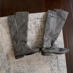 Gray Rampage boots. Perfect for fall!
